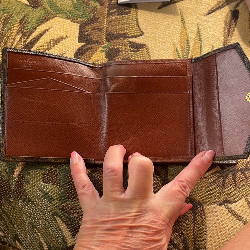 Louis Vuitton bifold Monogram Wallet - Picture 4 of 11